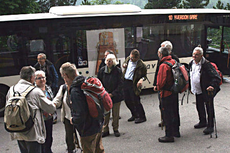 Die Reisegruppe steigt aus dem Expressbus – es kamen  ca. 30 Teilnehmer. Foto: Fam. Stricker